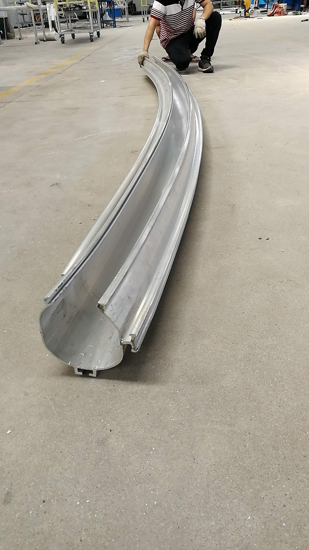 煙(yān)筒型材彎曲